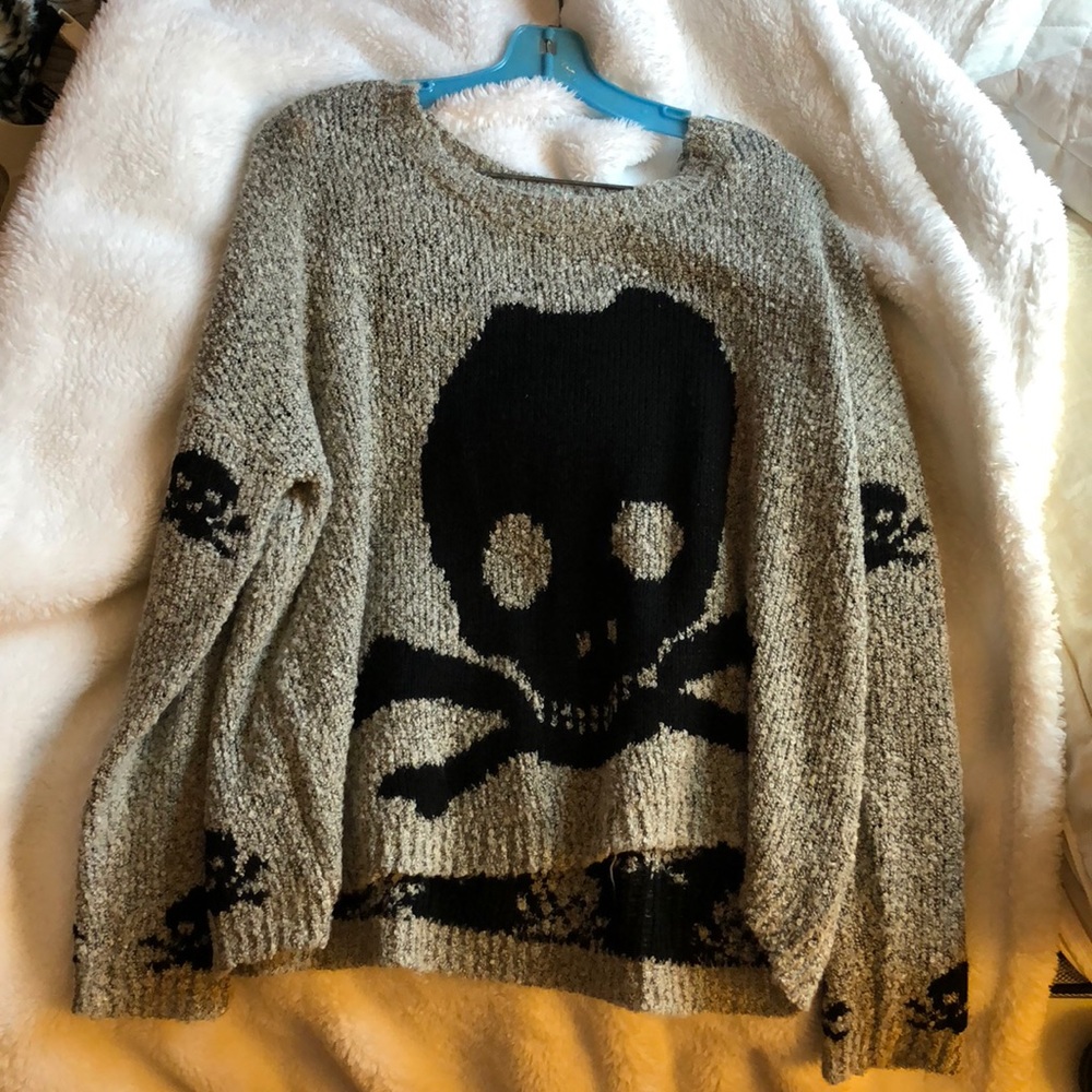 Material girl skull sweater size large